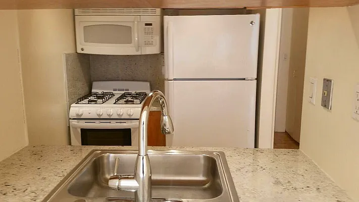 Rented by RELO REDAC INC. | media 4