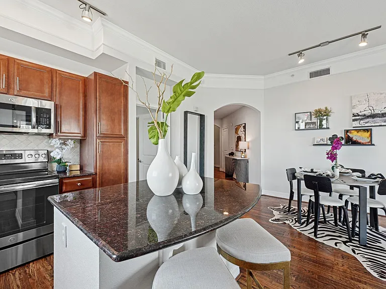 Dominion Post Oak — Photo 6