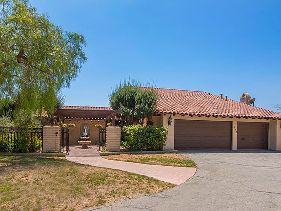 3rd image of 652 Robin Glen Dr