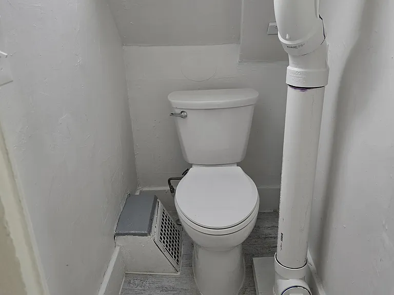 1343 Vine St #4 — Photo 30