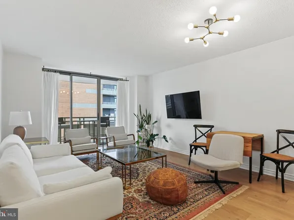 4801 Fairmont Ave APT 801, Bethesda, MD 20814