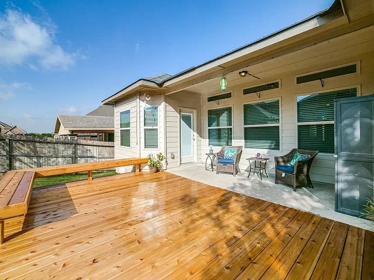 8916 Monument Parke — Photo 24