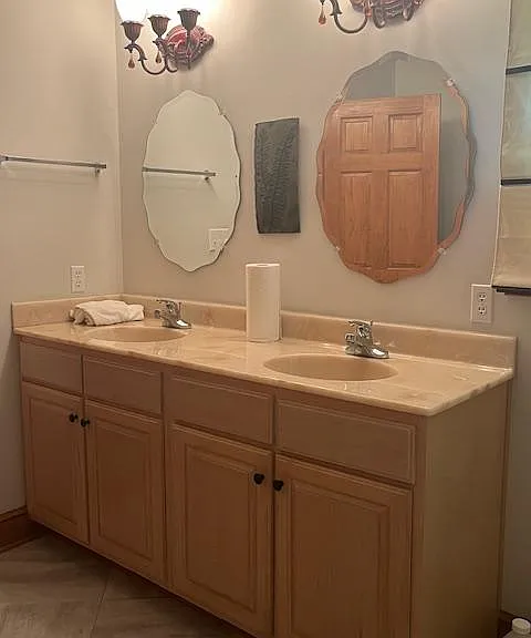 343 Governors Ln — Photo 17