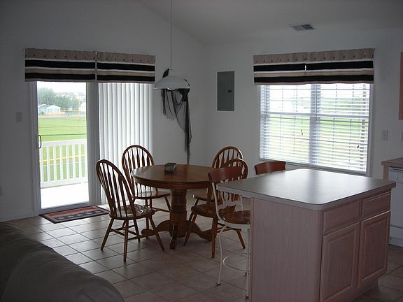 Dining are Center Island