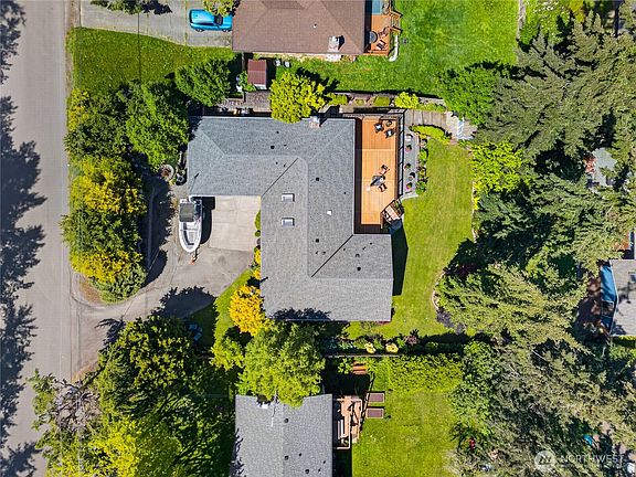 3rd image of 2452 Hemenway Place