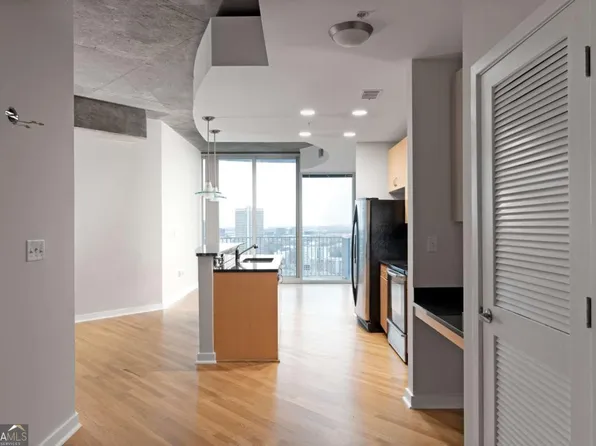 400 W Peachtree St NW Unit 2303, Atlanta, GA 30308