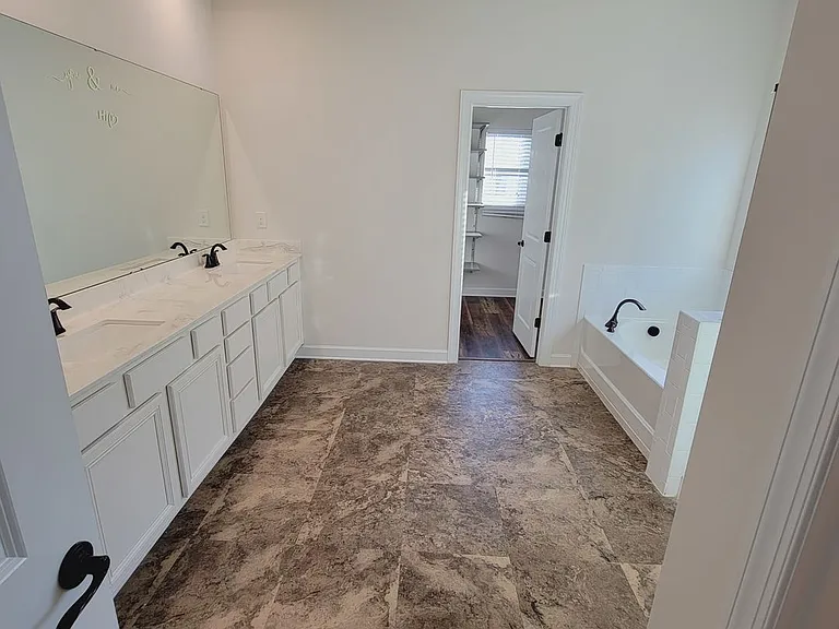 4637 Collingham Dr — Photo 17