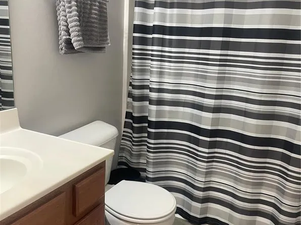 18 Somerfield Dr, Union, MO 63084