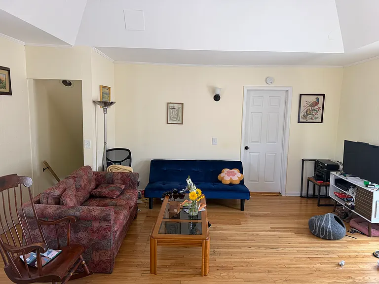 9-9.5 Lawrence St #UP — Photo 2