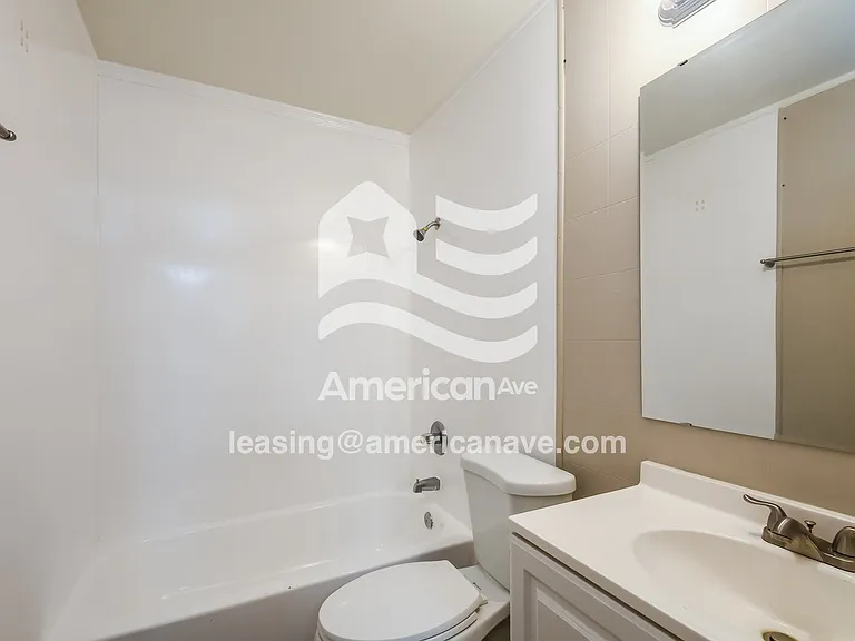1378310_008_main_bathroom_12785944.jpg