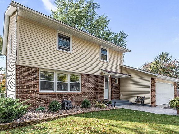 4th image of 2895 Mary Ln N