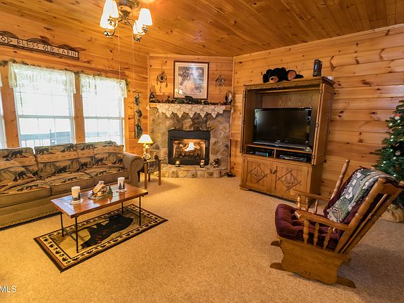 5th image of 3390 Robeson Rd