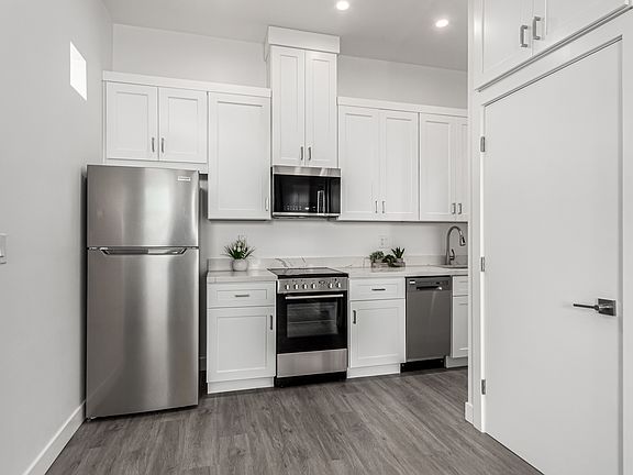 4th image of 455 W Holmes Ave #111