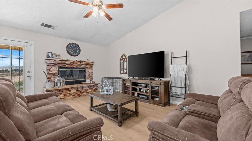 15535 Erie Rd, Apple Valley, CA - View 4