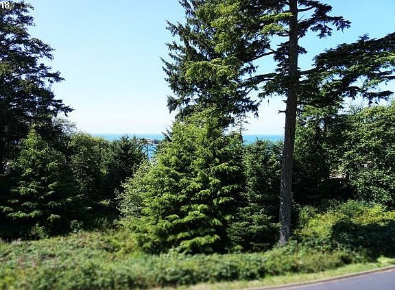 3rd image of 230 Sea Crest Way