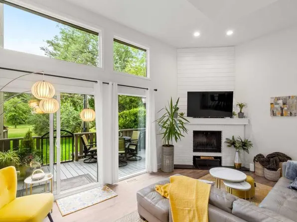 3909 E Point McKay Rd NW, Calgary, AB T3B 4V7