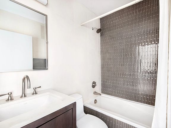 5th image of 212 E 47th St APT 33D