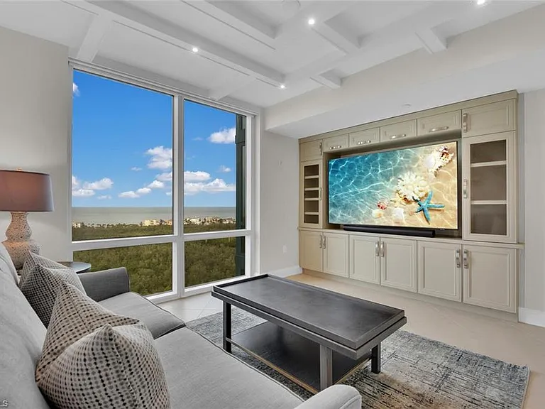 7515 Pelican Bay Blvd #17D — Photo 12
