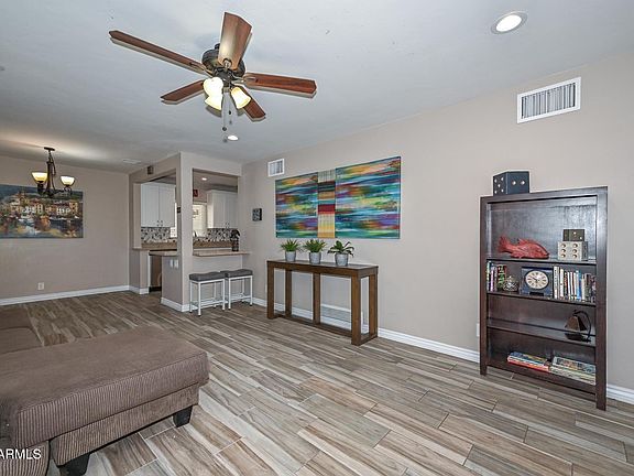 3rd image of 2032 E CHEERY LYNN Road