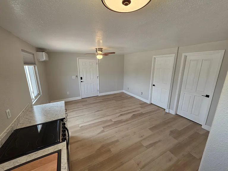 2803 E Monroe St — Photo 6