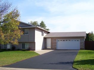 1193 Sapphire Ln, Shakopee, MN 55379