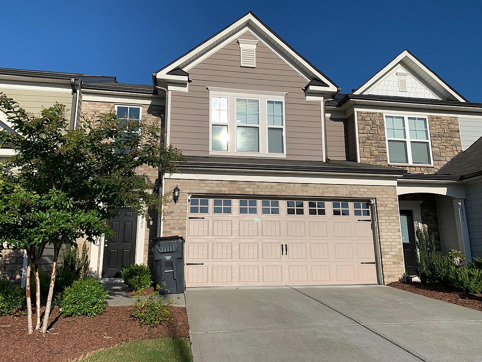 Front of house with 2 car garage