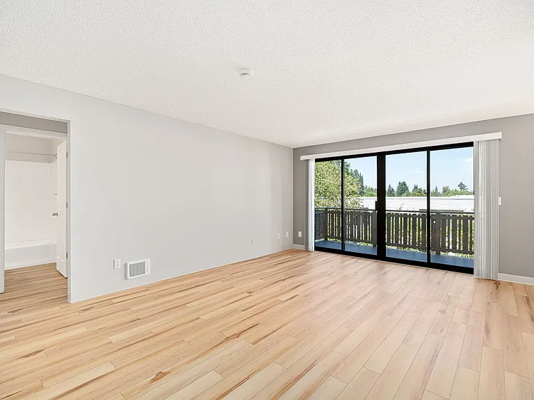 89th Building — Photo 12