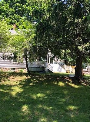 2nd image of 208 Garden St