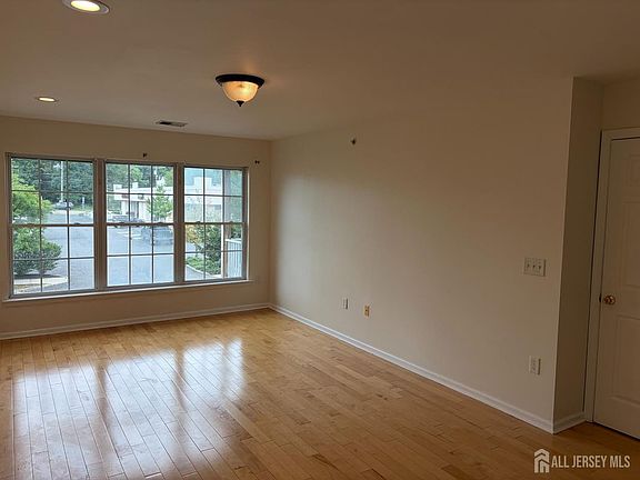 4th image of 6 Lackland Ave