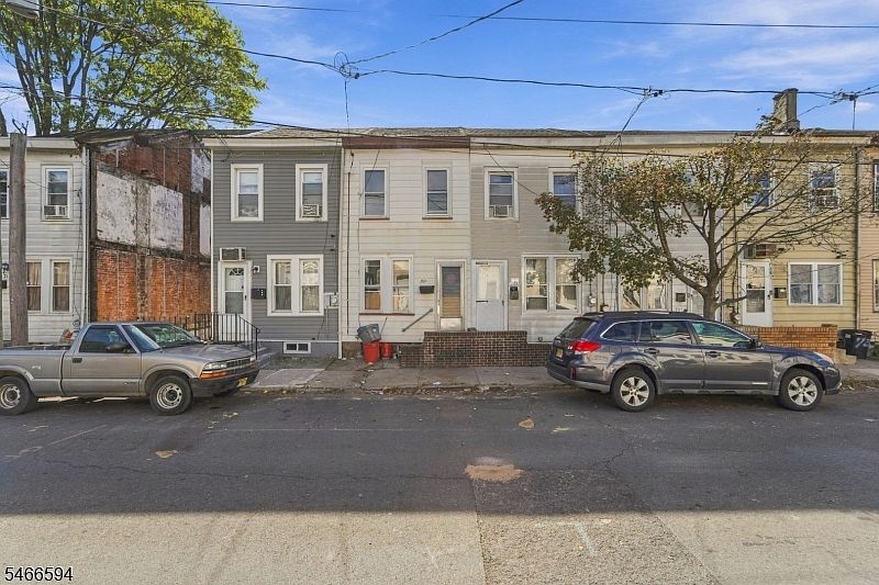 1st image of 733 Adeline St