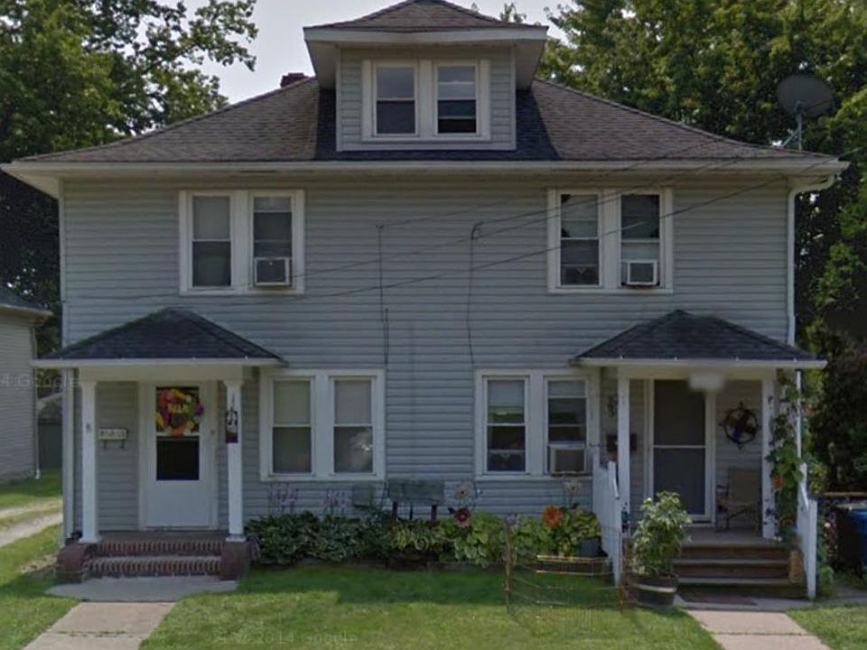 Exterior. Right side apartment.