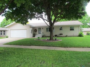 614 W Ave N, Madison, SD 57042