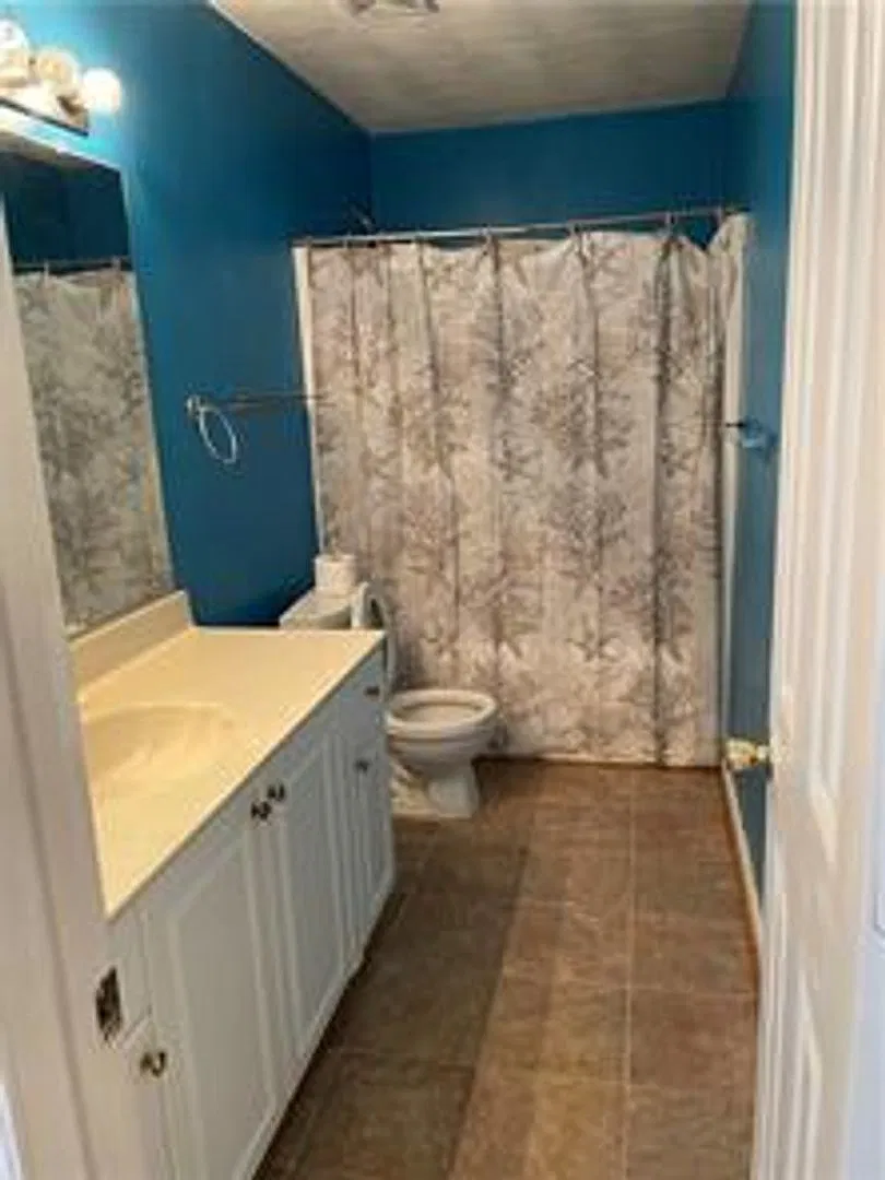 2 bed, 2.5 bath, 1729 sqft, $2,000 — Photo 2