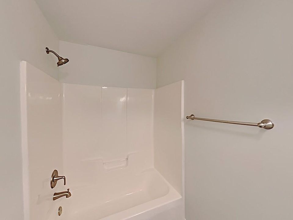 1st image of 1754 Thomas Pointe Trce