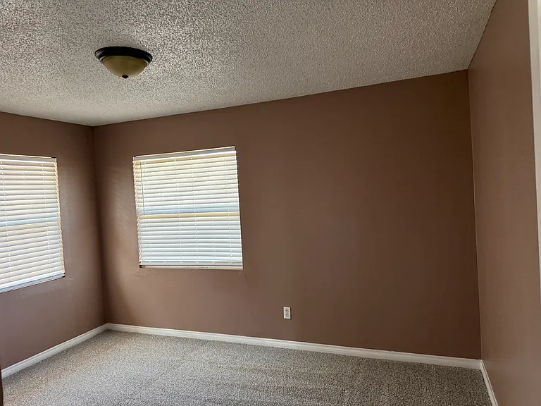 311 Sunset St — Photo 10