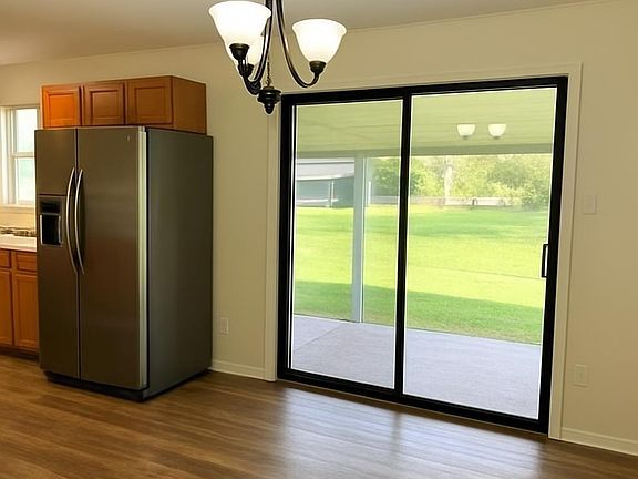 4th image of 2275 Victory Ln