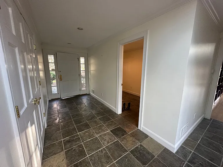 757 Wellesley St — Photo 10