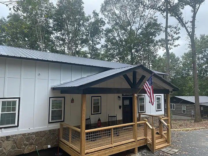 1st image of 271 Elmwood Cir