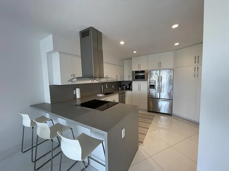 5161 Collins Ave #1718 — Photo 30