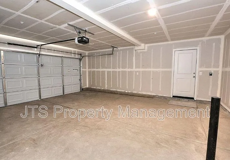 2097 Shady Tree Cir — Photo 76