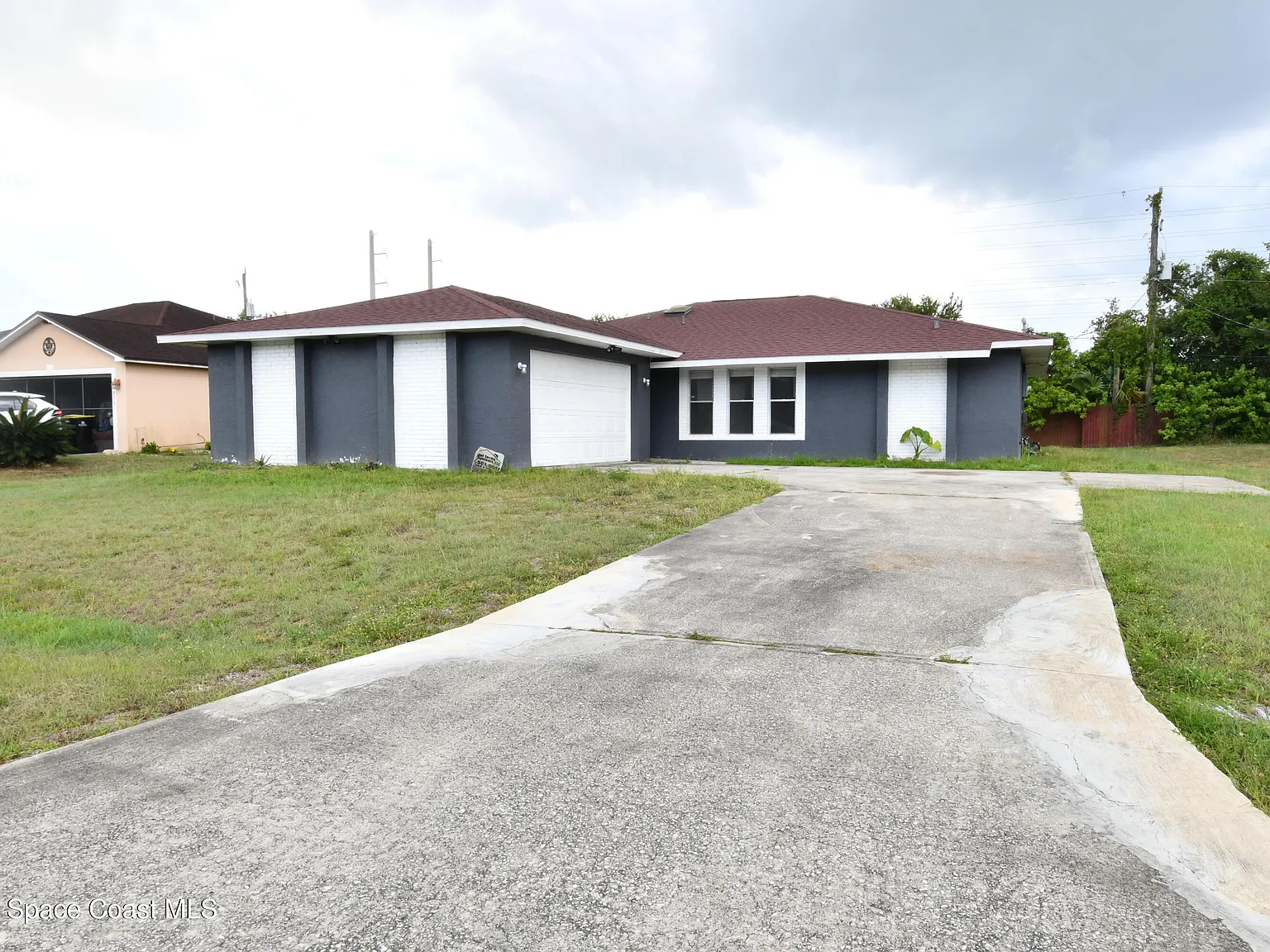 3 bed, 2.0 bath, 1416 sqft, $1,900 — Photo 2
