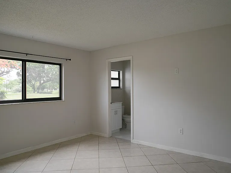 13920 SW 52nd Ln — Photo 11