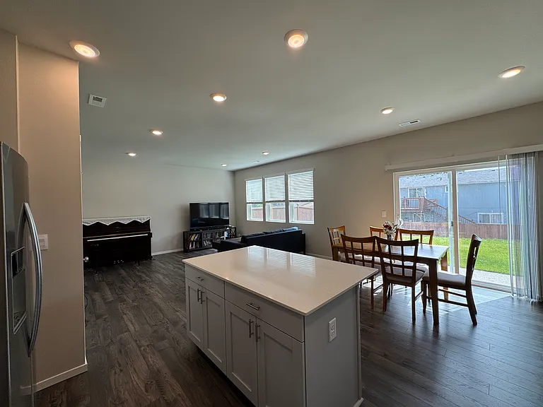 832 Bradley St NE — Photo 5