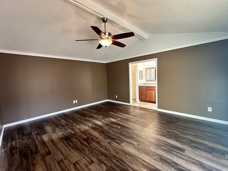 2724 Lexington Dr — Photo 11
