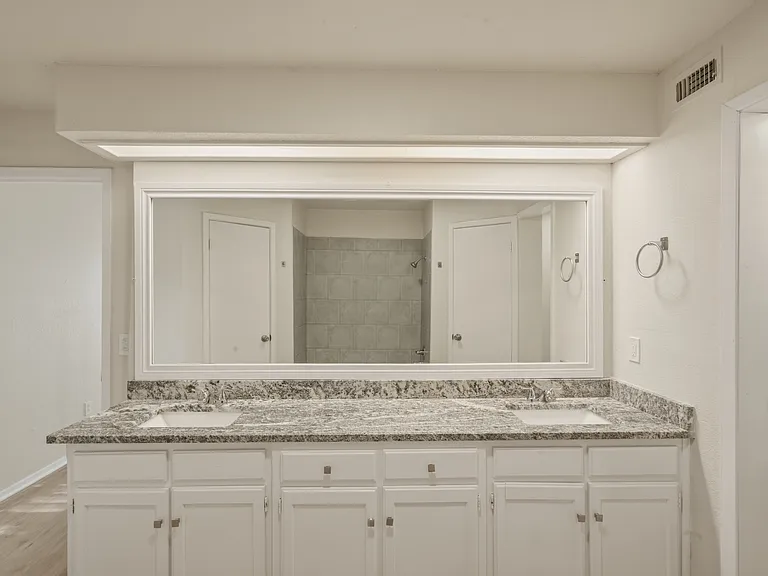 1622 Brown Trl — Photo 9
