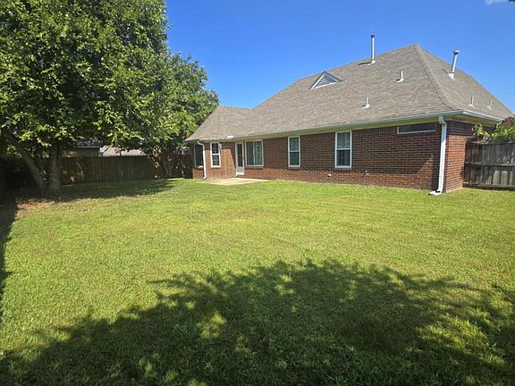 2nd image of 4193 Ravenwood Park