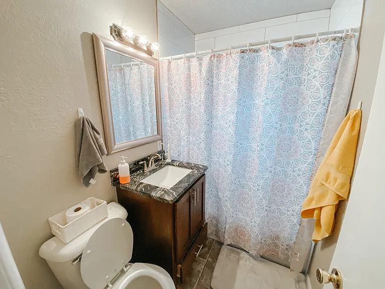 208 Thompson Dr — Photo 9
