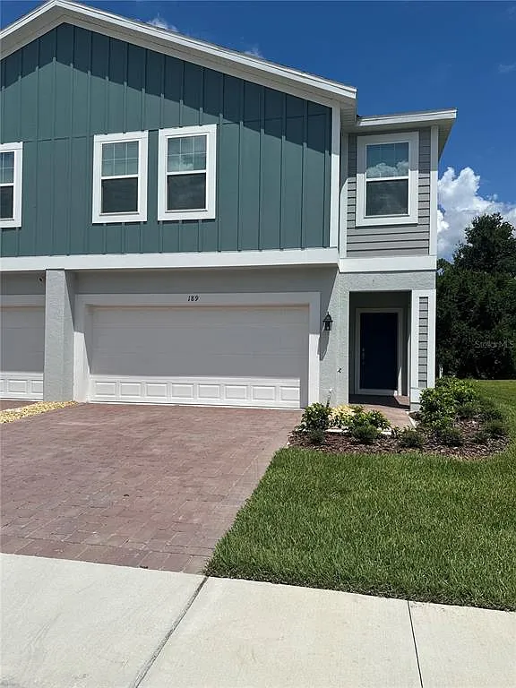 4 bed, 2.5 bath, 2144 sqft, $2,600 — Photo 1