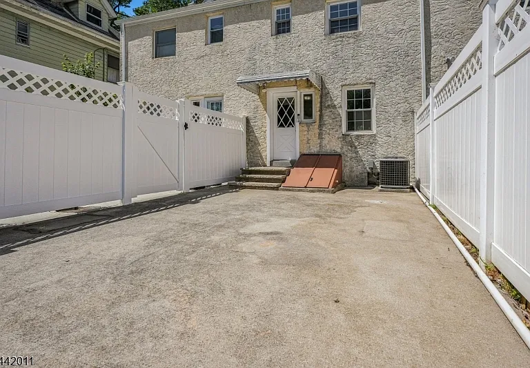 93 Centennial Ave — Photo 28