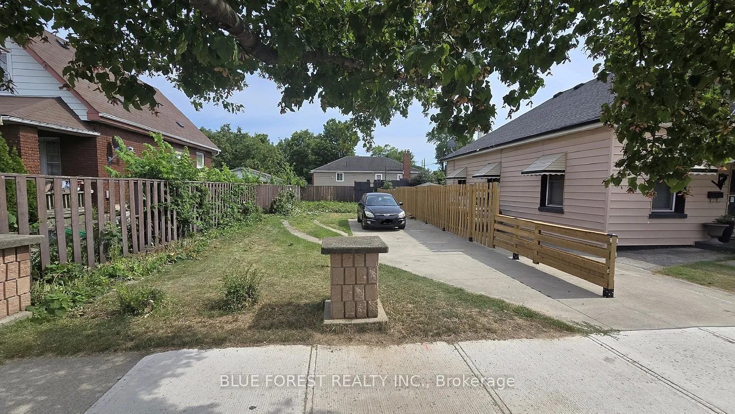 899 Trafalgar St photo 1